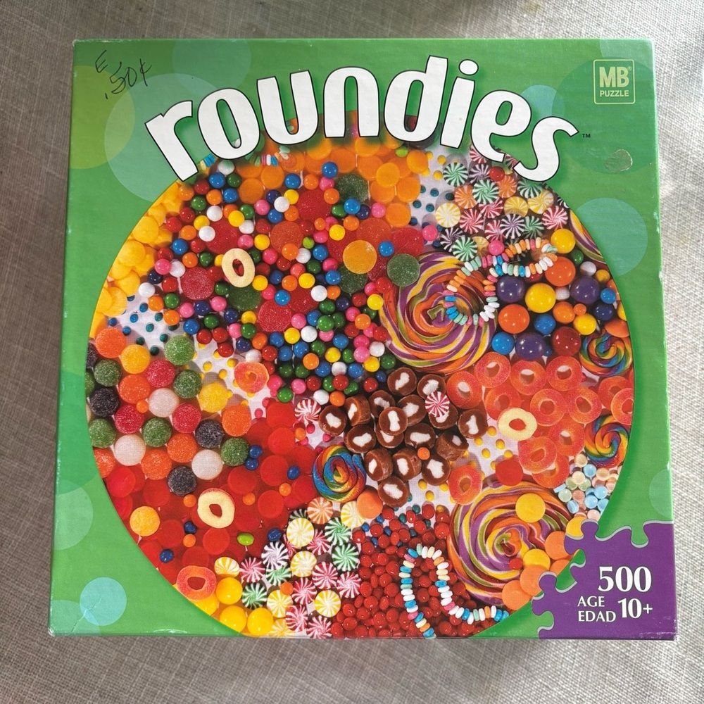 Milton Bradley Roundies Puzzle 18 x 18  500 piece Candy Unique Round Shaped